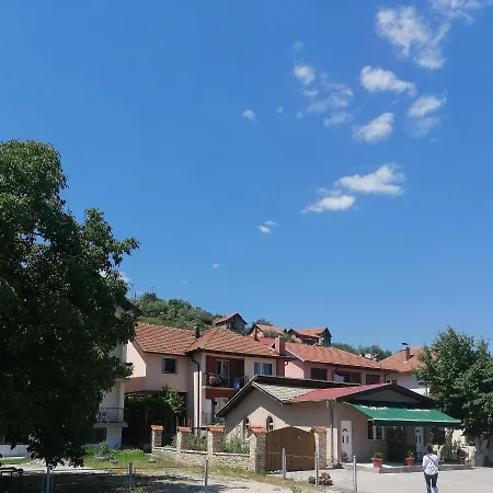 Dukat アパート *